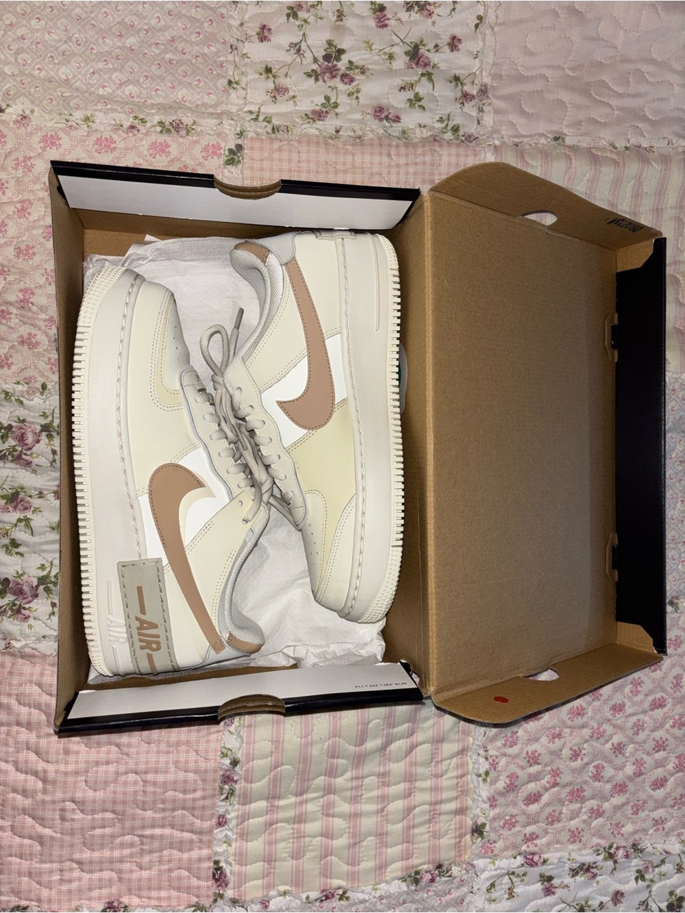 women’s Nike Air Force 1. ✨🤍